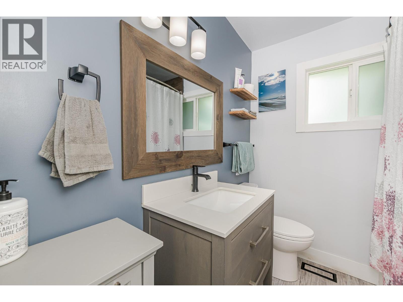1421 Rauma Avenue, Sicamous