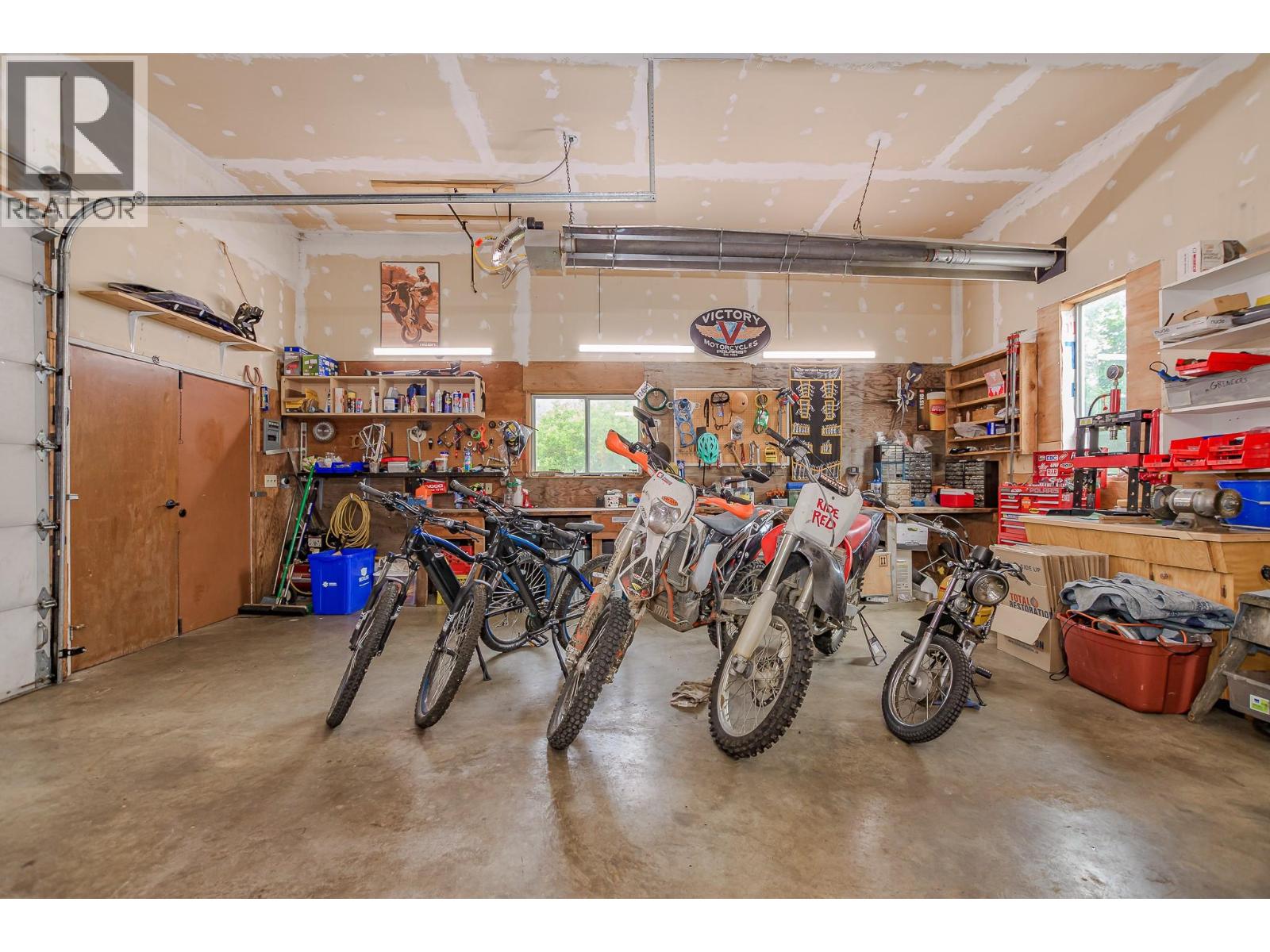1421 Rauma Avenue, Sicamous