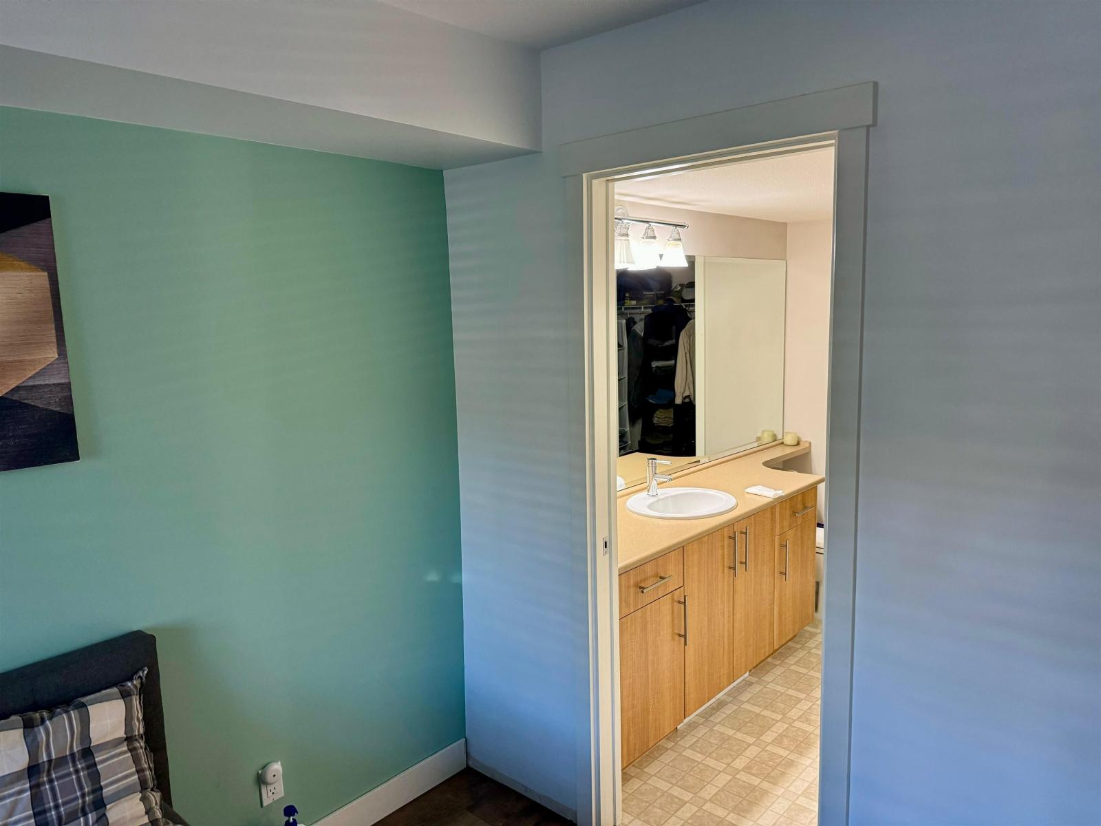 206 19388 65 AVENUE, Surrey