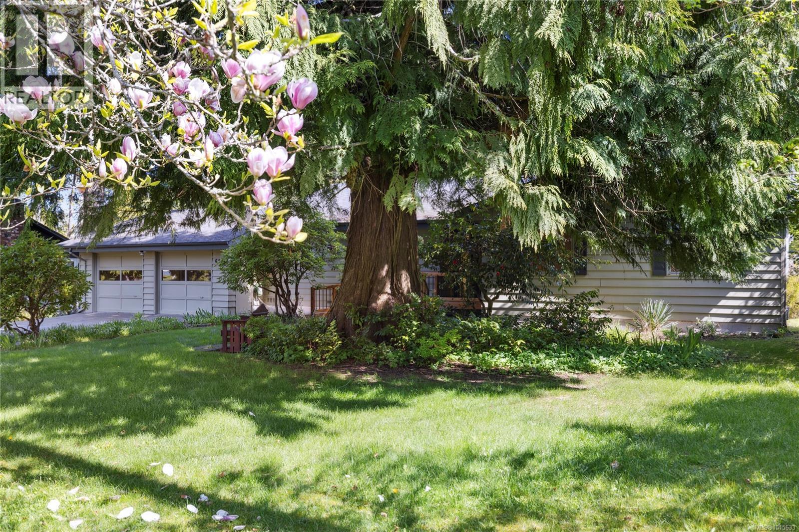 651 Belyea Rd, Qualicum Beach