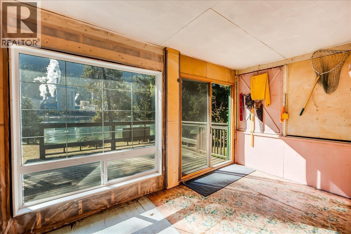 3788 Broadwater Road, Castlegar