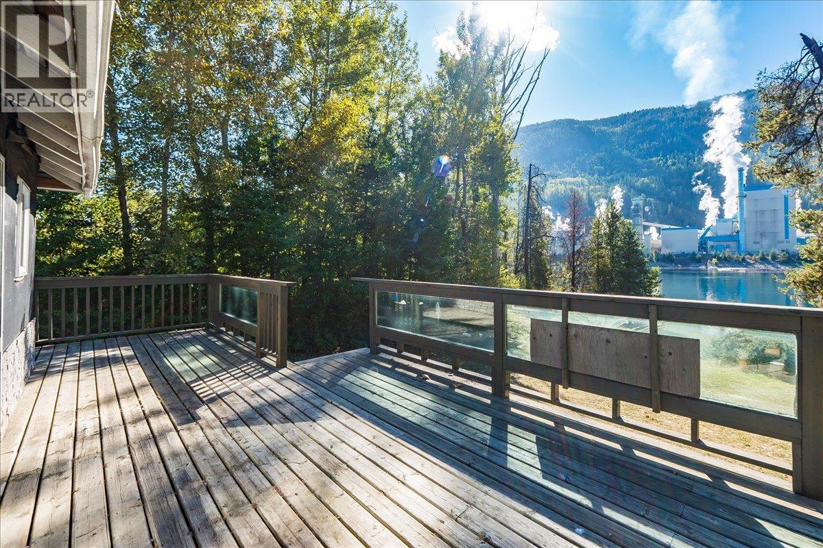 3788 Broadwater Road, Castlegar