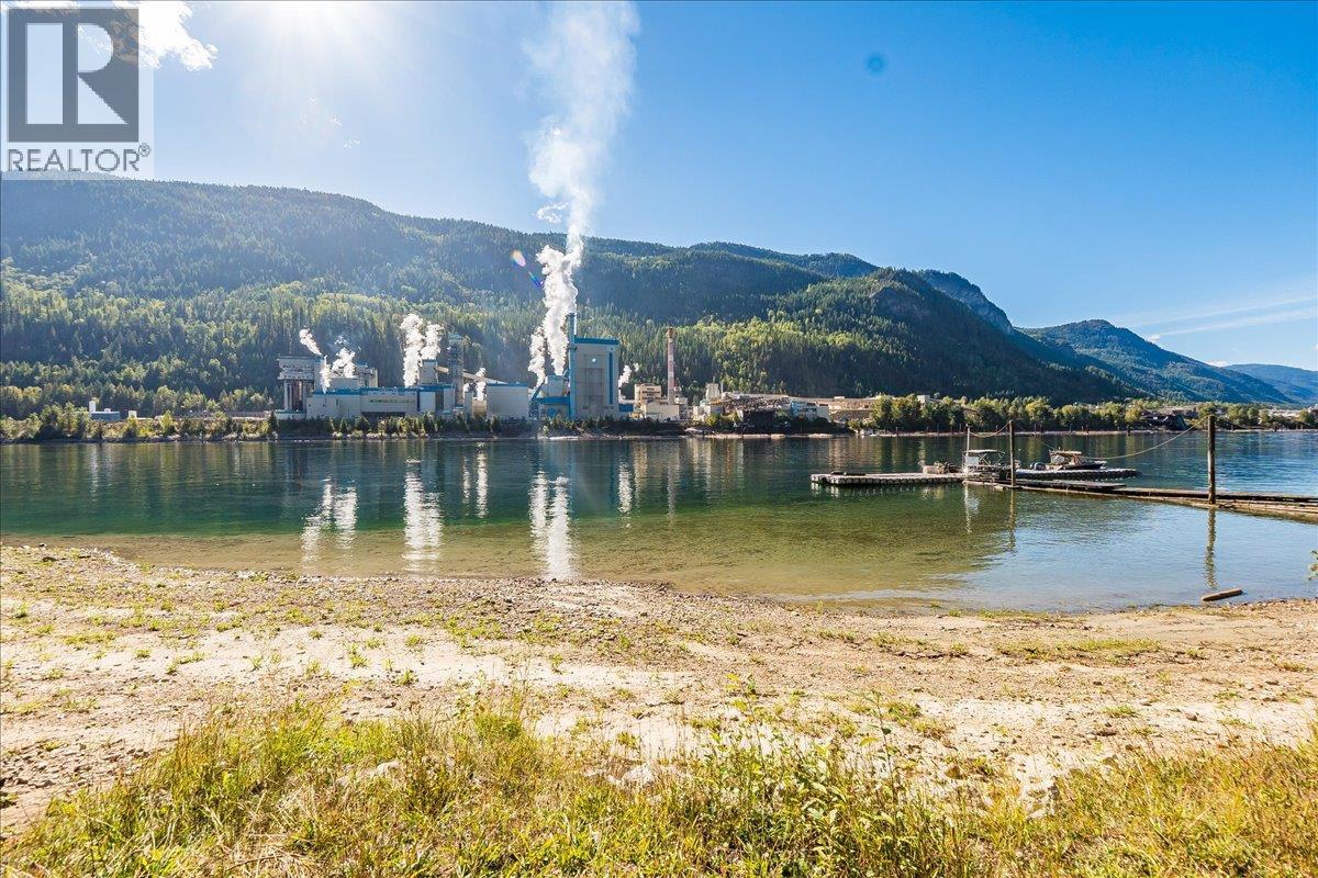 3788 Broadwater Road, Castlegar