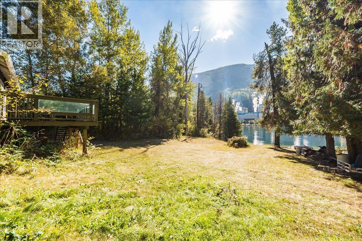 3788 Broadwater Road, Castlegar