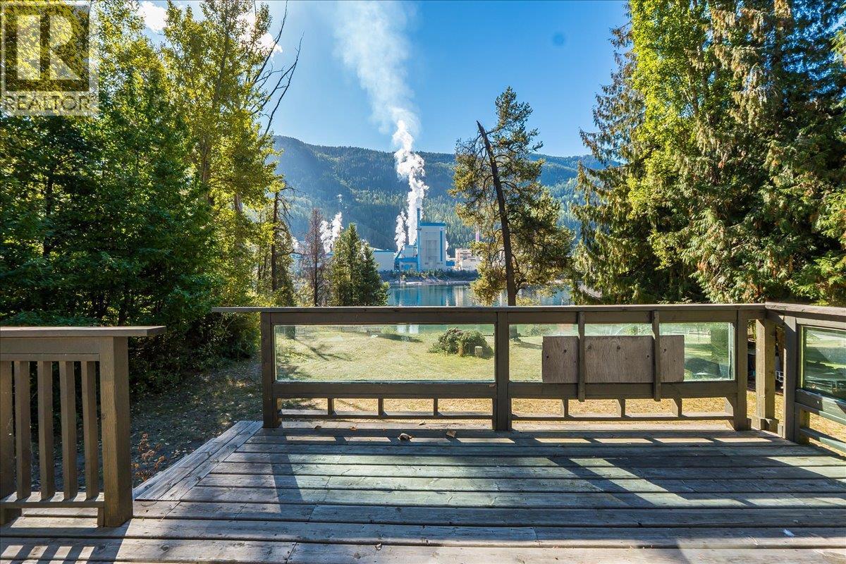 3788 Broadwater Road, Castlegar