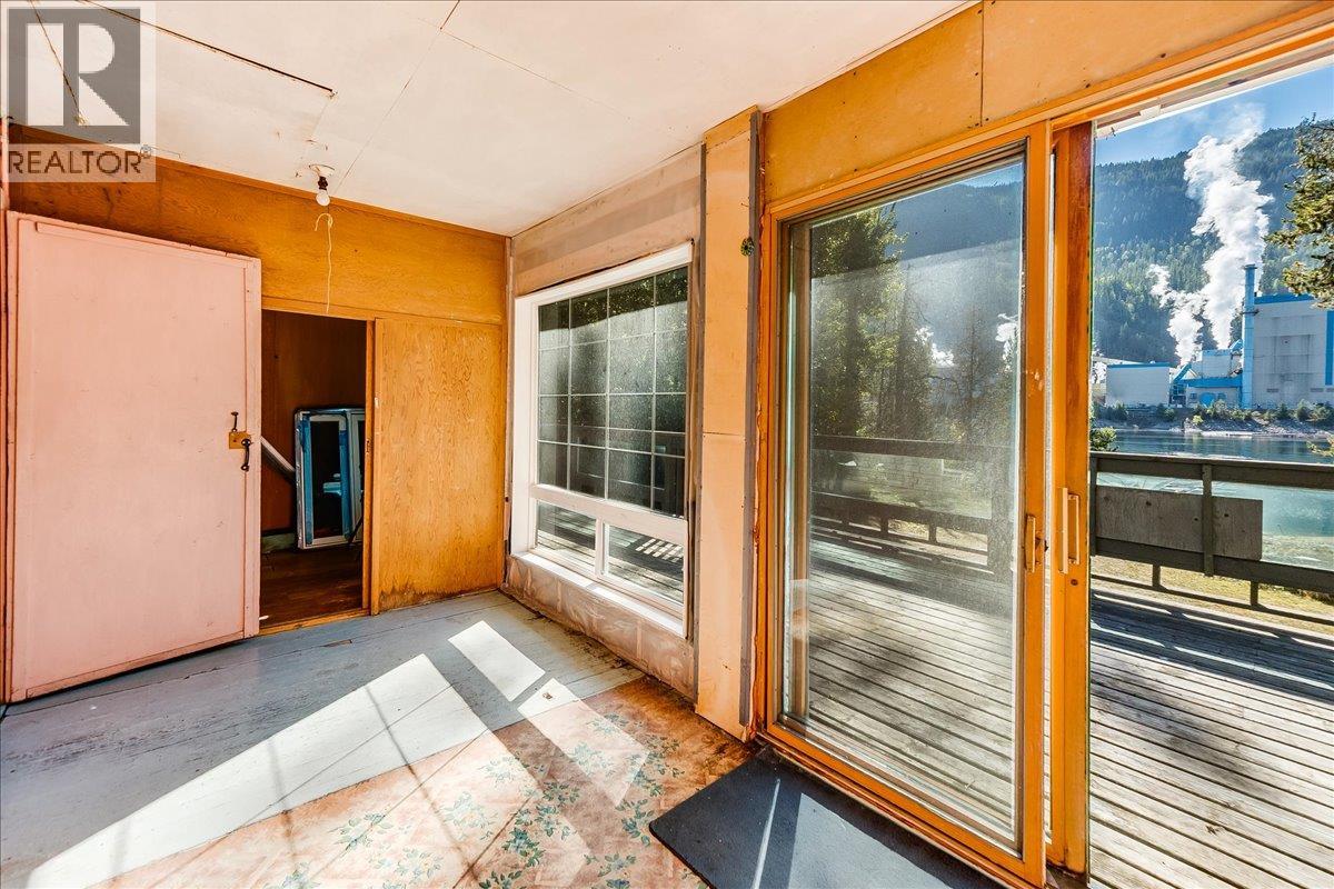 3788 Broadwater Road, Castlegar