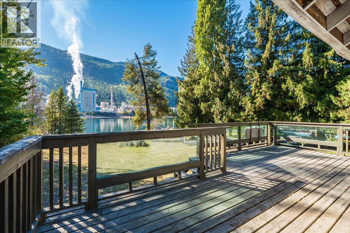 3788 Broadwater Road, Castlegar