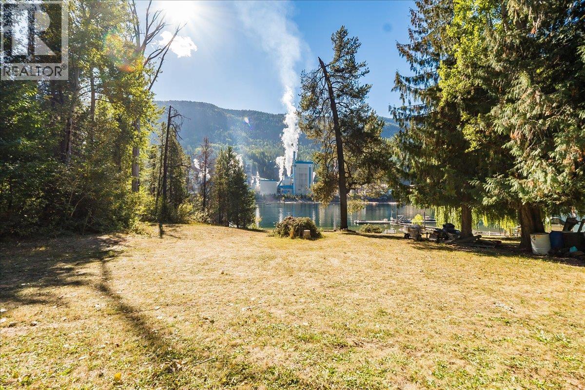 3788 Broadwater Road, Castlegar