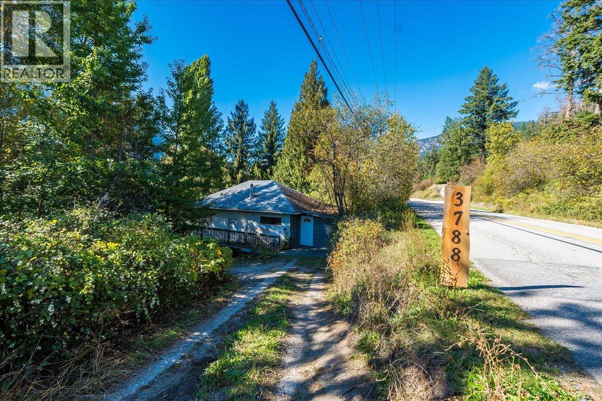 3788 Broadwater Road, Castlegar