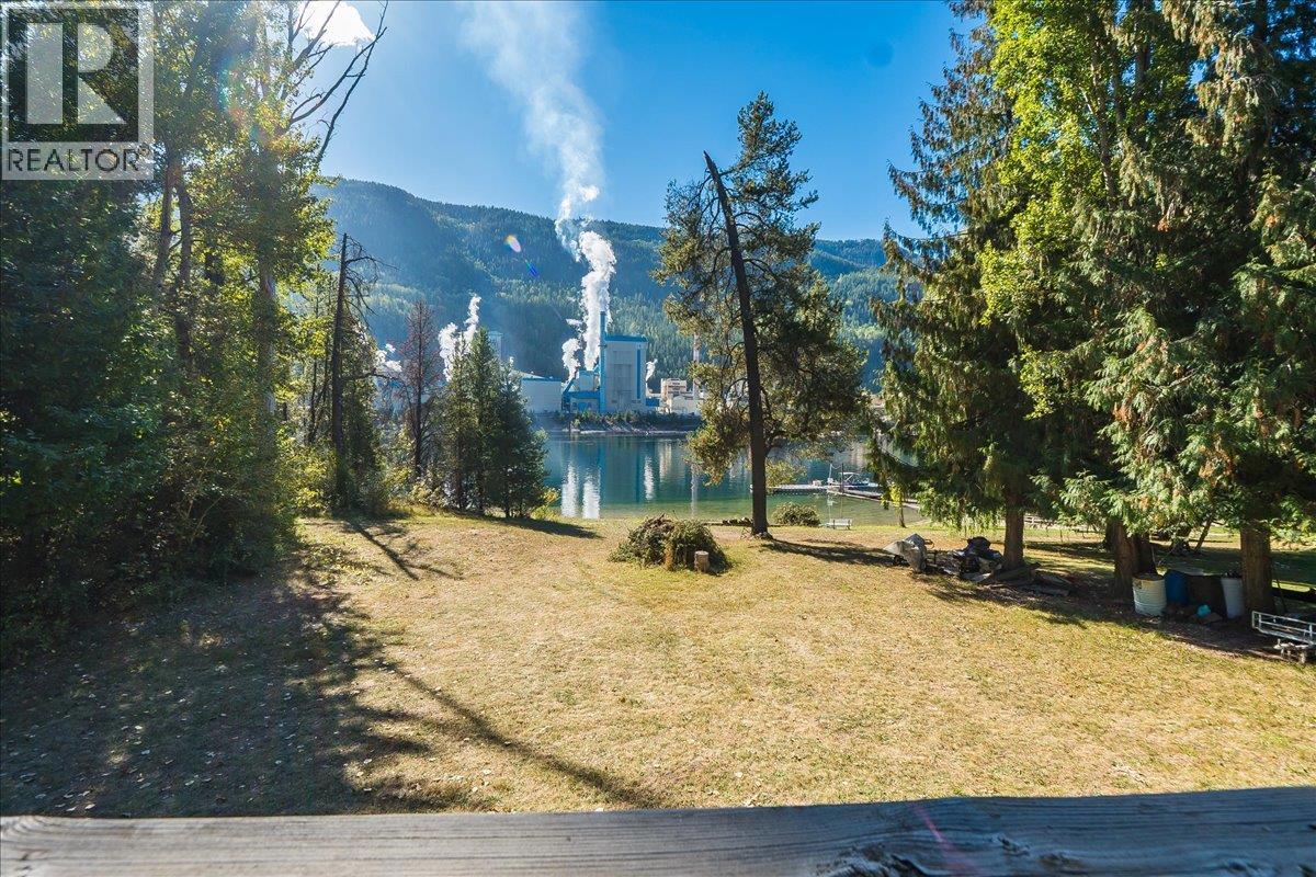 3788 Broadwater Road, Castlegar