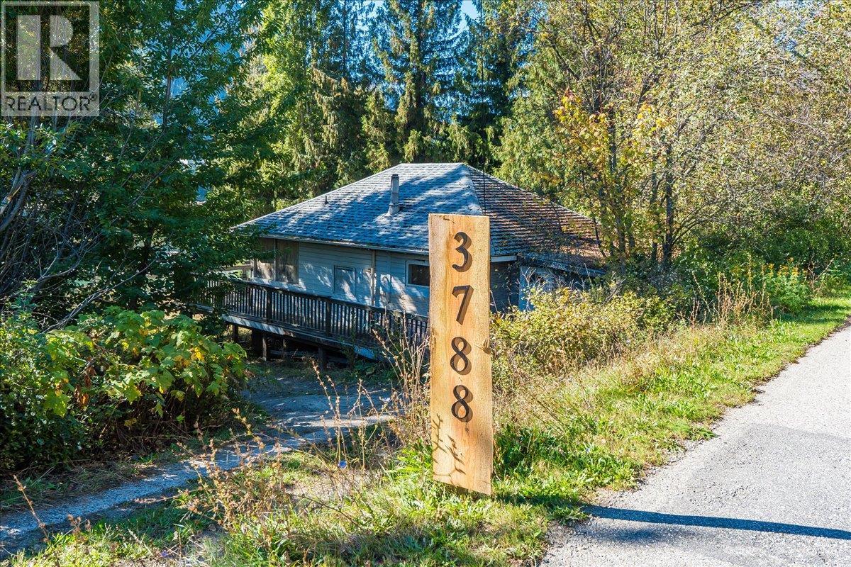 3788 Broadwater Road, Castlegar
