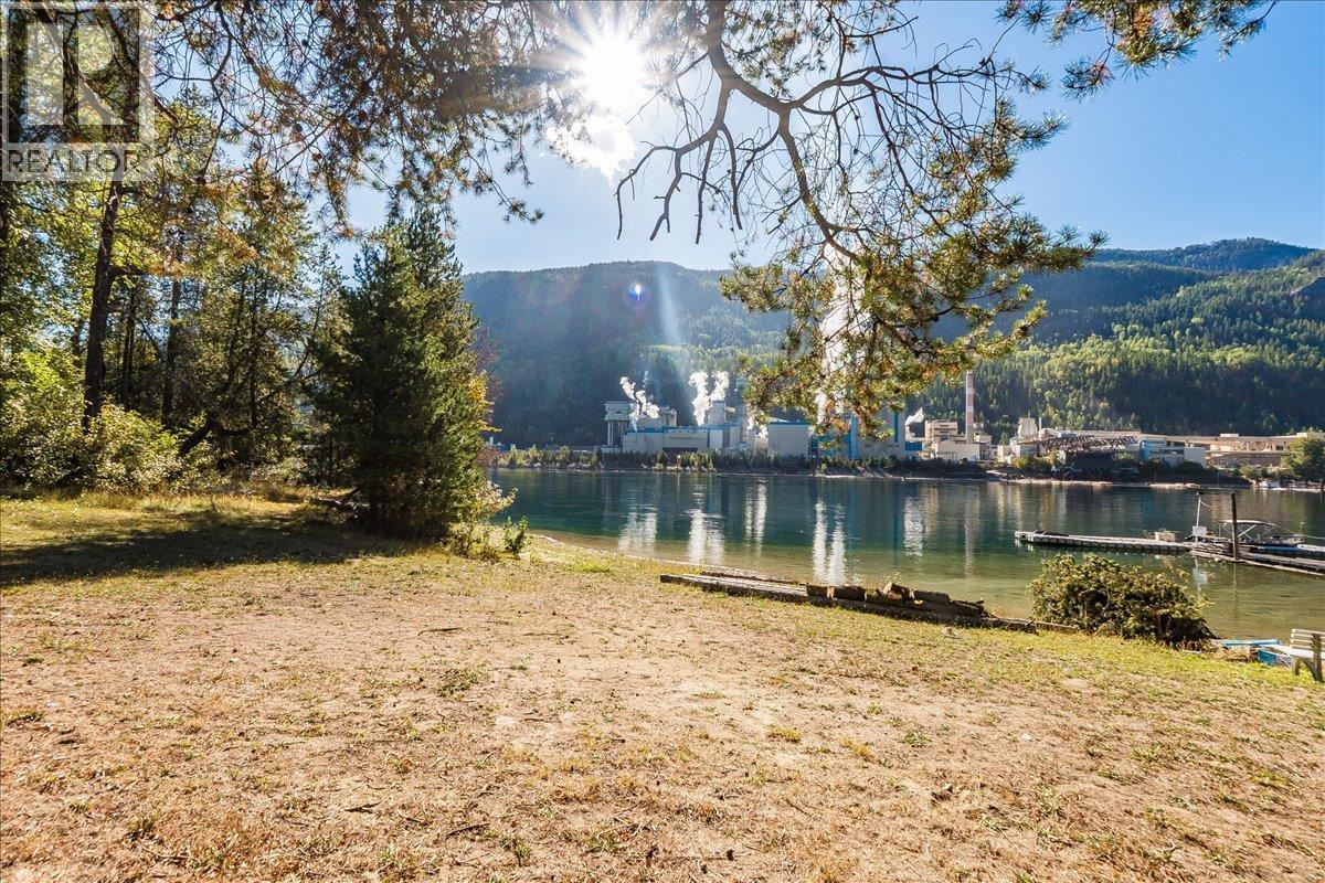 3788 Broadwater Road, Castlegar