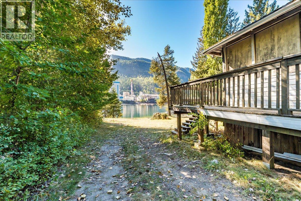 3788 Broadwater Road, Castlegar