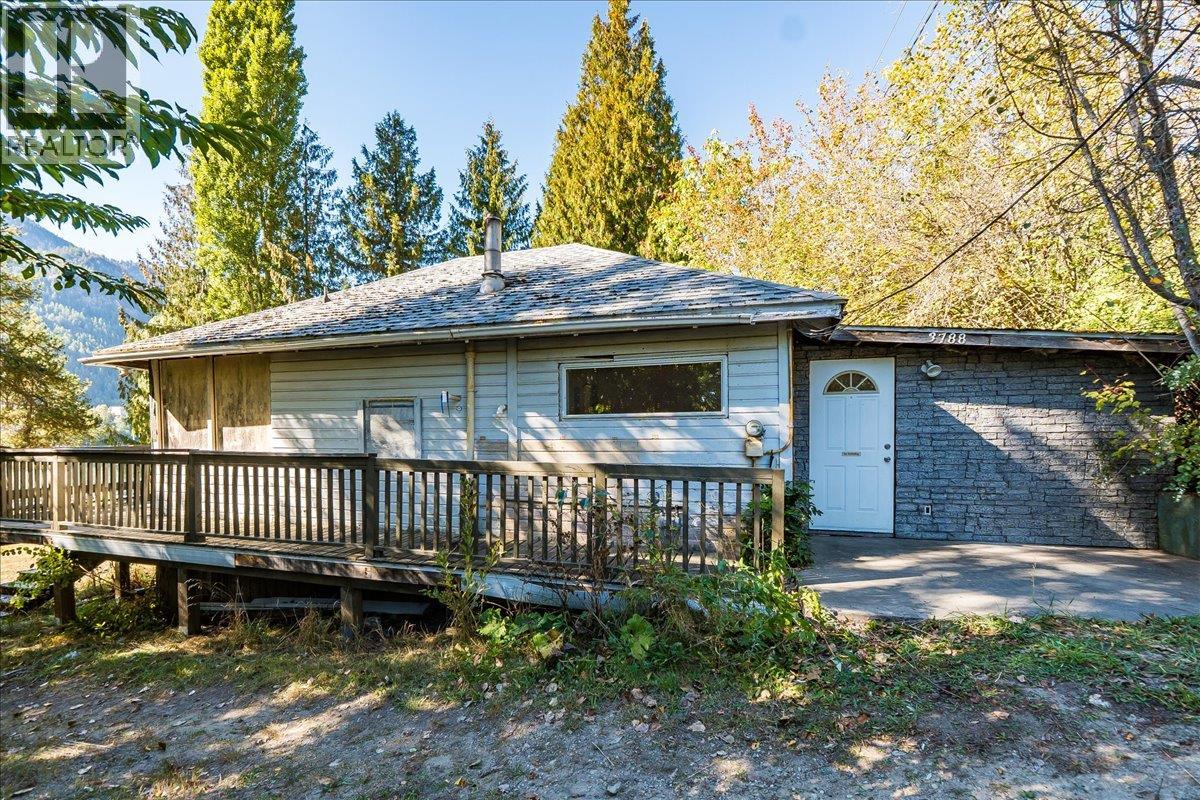 3788 Broadwater Road, Castlegar