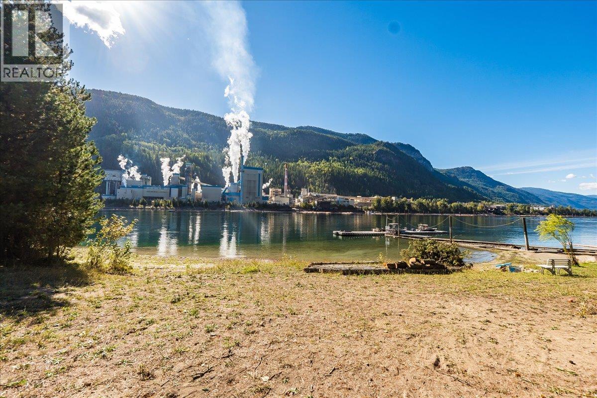 3788 Broadwater Road, Castlegar