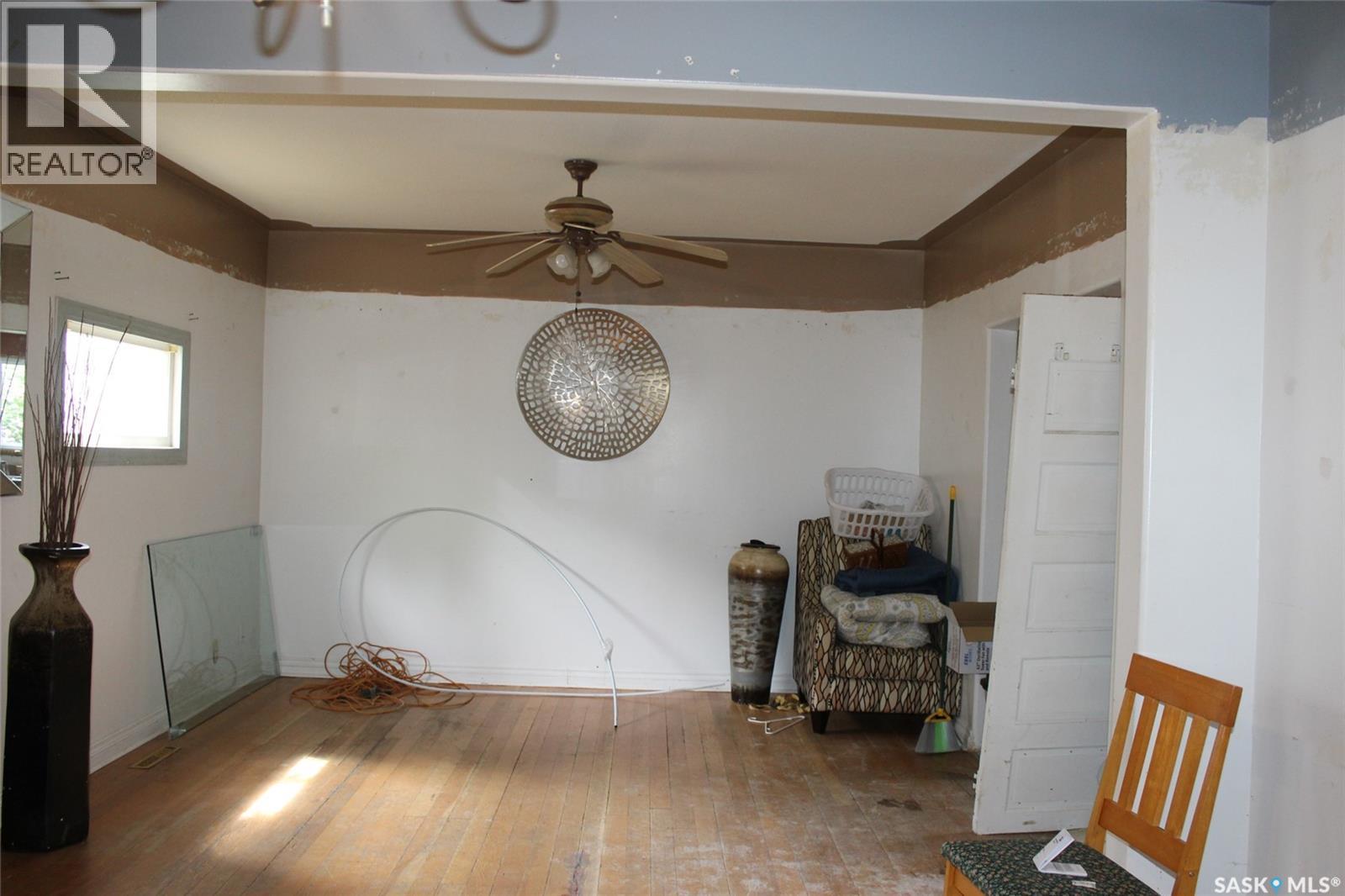 423 2ND STREET W - 4