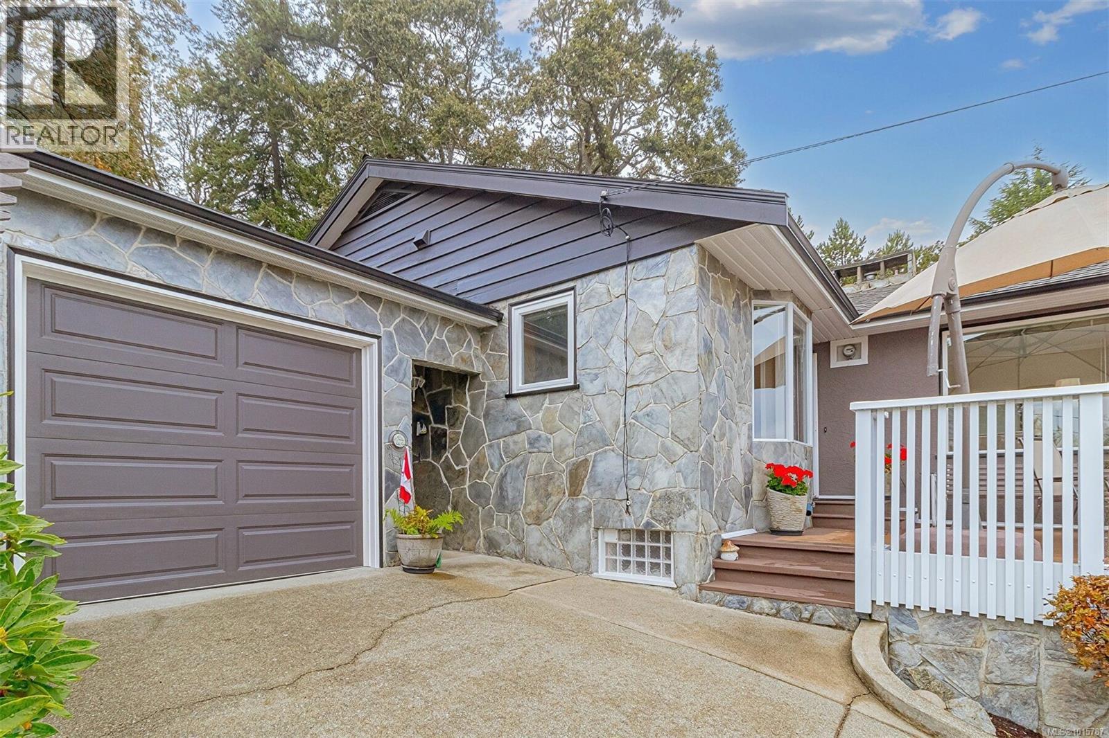  3572 Cedar Hill Road, Saanich