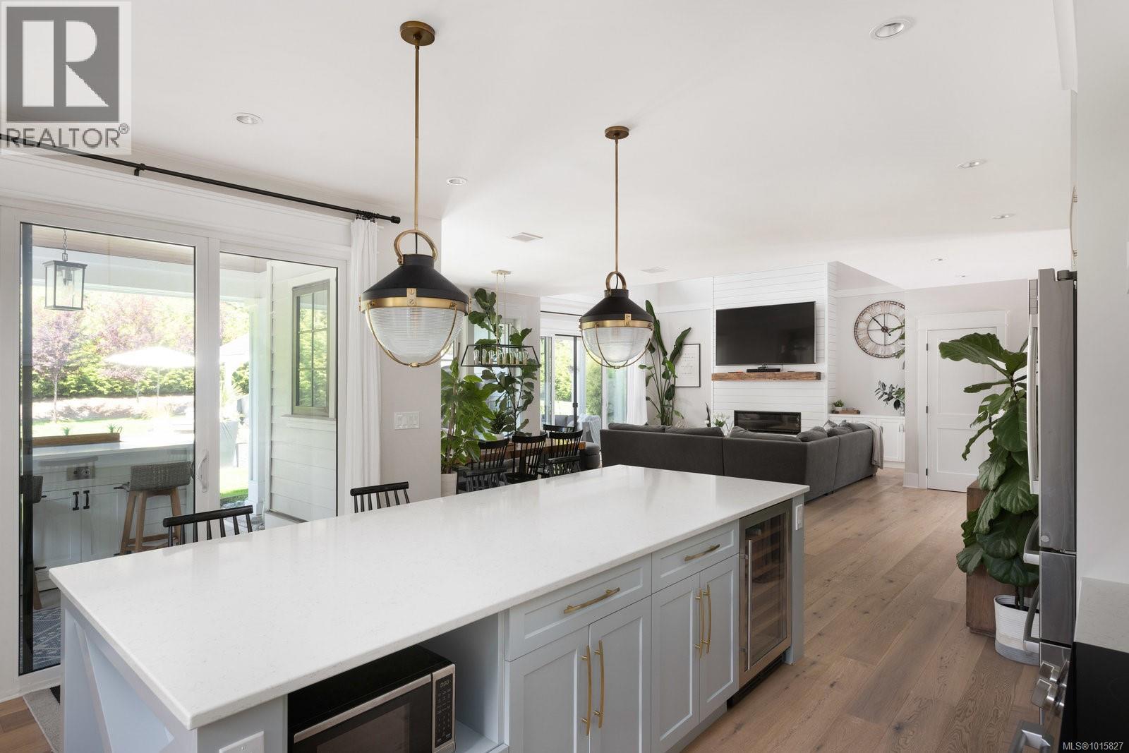  10730 Bayfield Road, North Saanich
