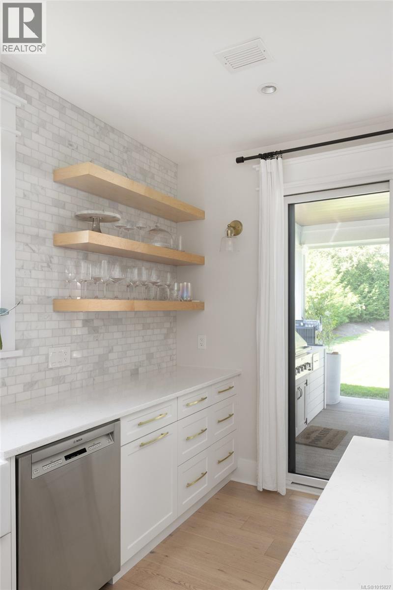 10730 Bayfield Road, North Saanich