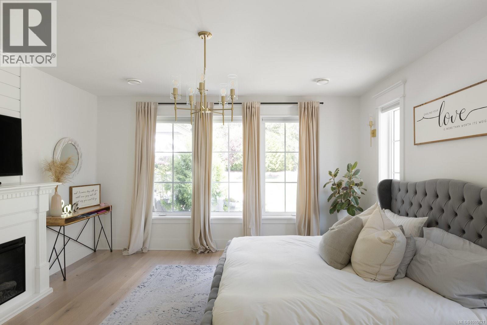  10730 Bayfield Road, North Saanich