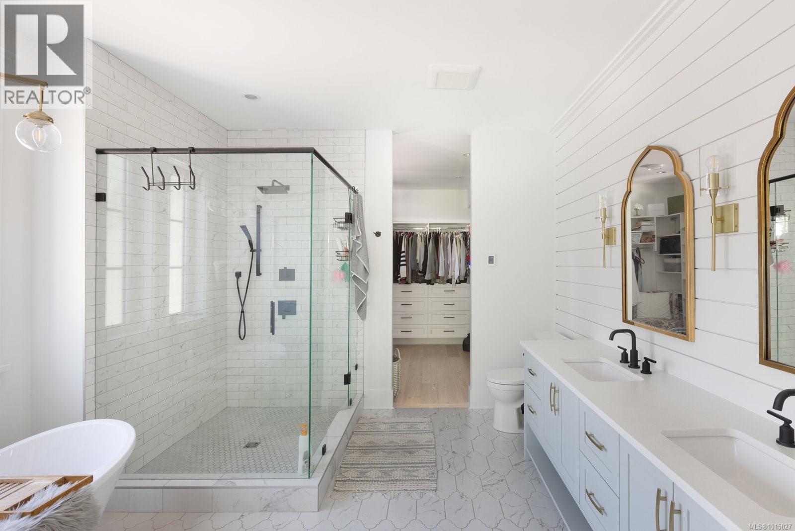  10730 Bayfield Road, North Saanich