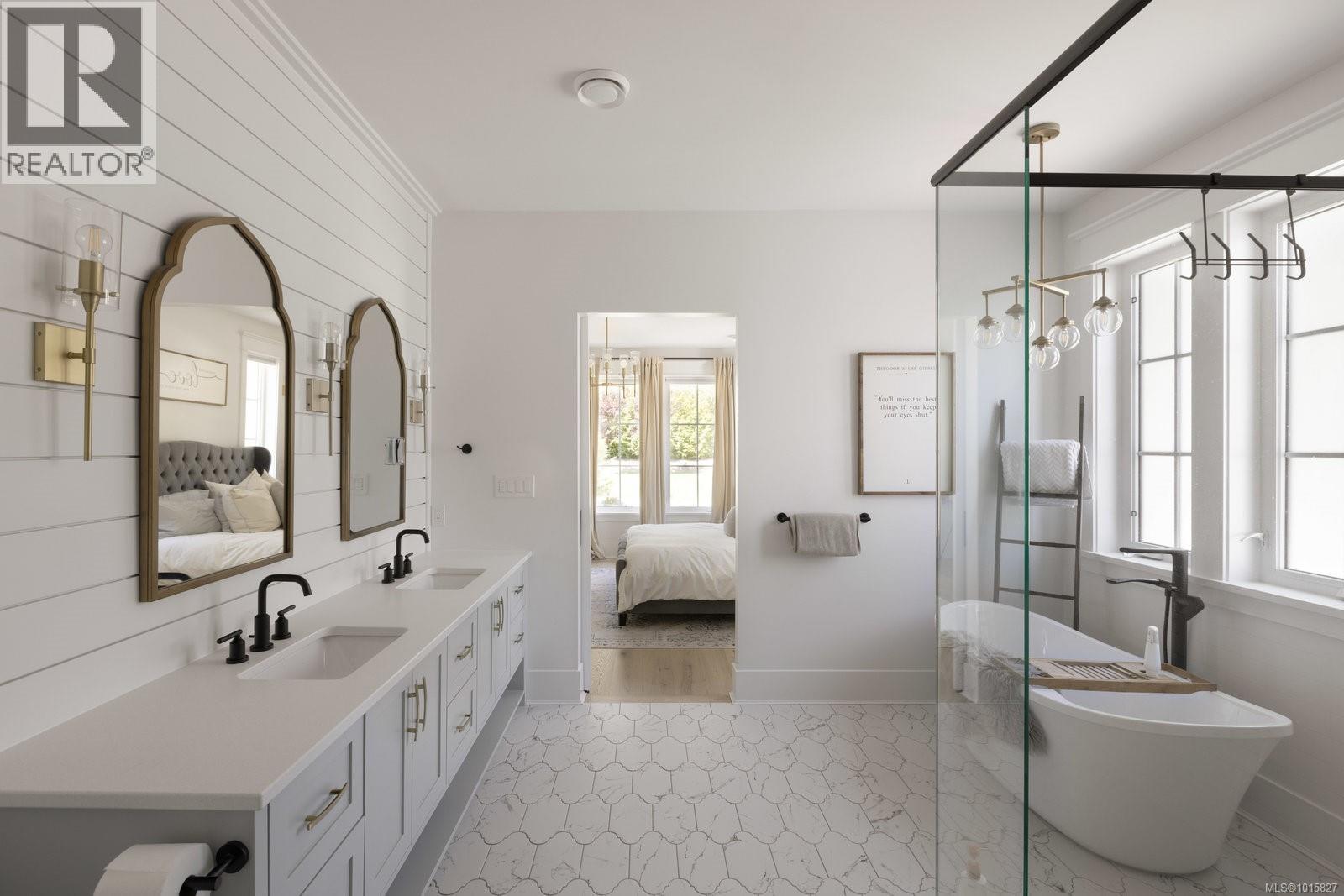  10730 Bayfield Road, North Saanich