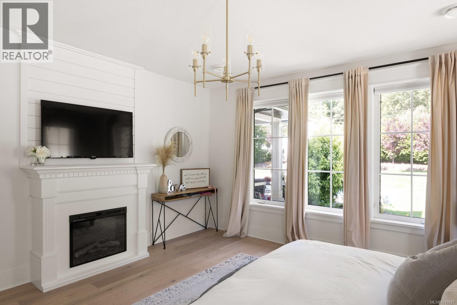  10730 Bayfield Road, North Saanich