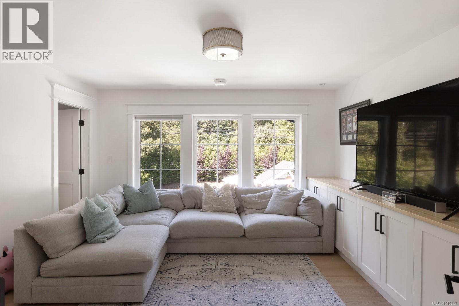  10730 Bayfield Road, North Saanich