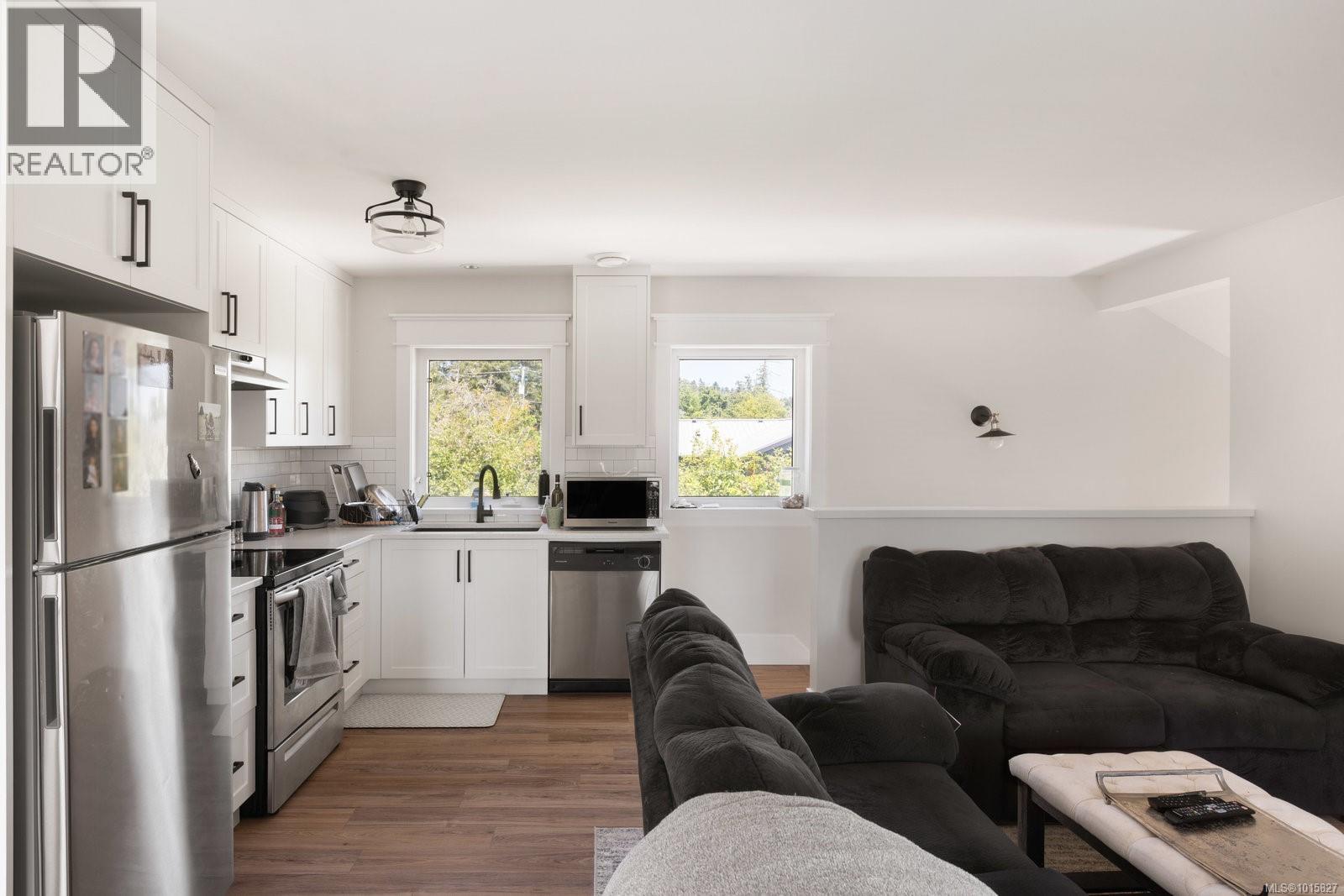  10730 Bayfield Road, North Saanich