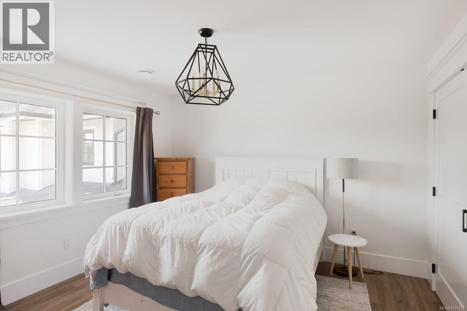  10730 Bayfield Road, North Saanich