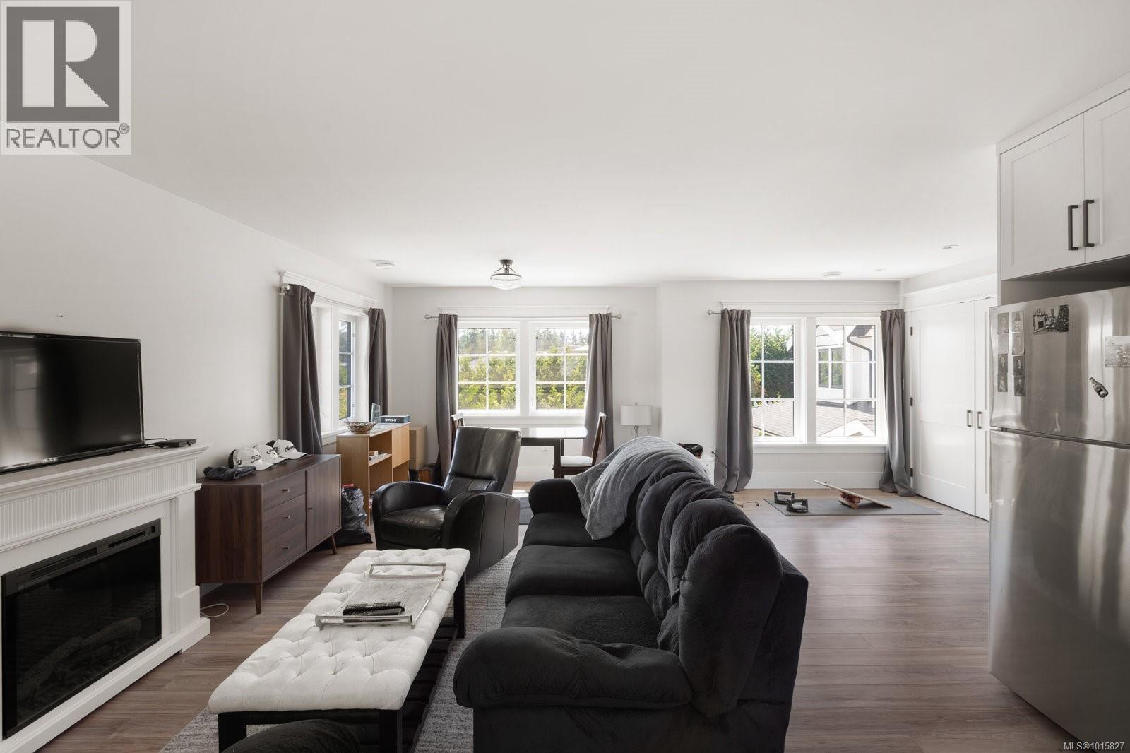  10730 Bayfield Road, North Saanich