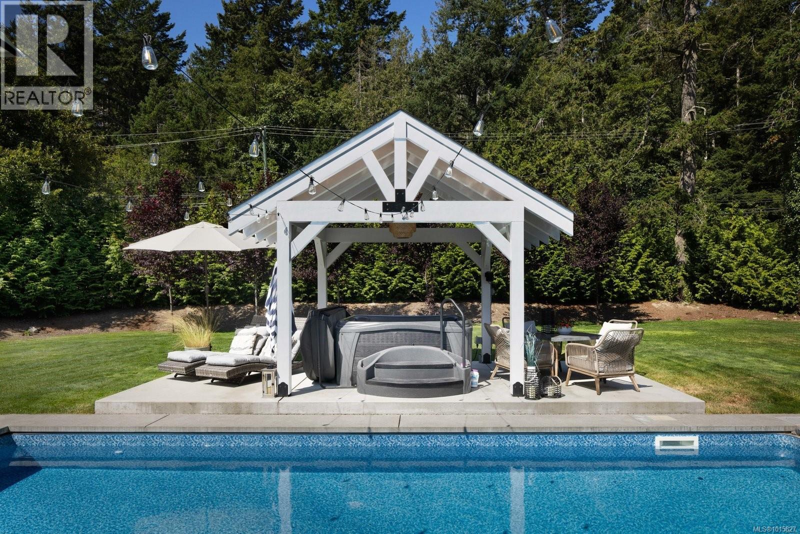  10730 Bayfield Road, North Saanich