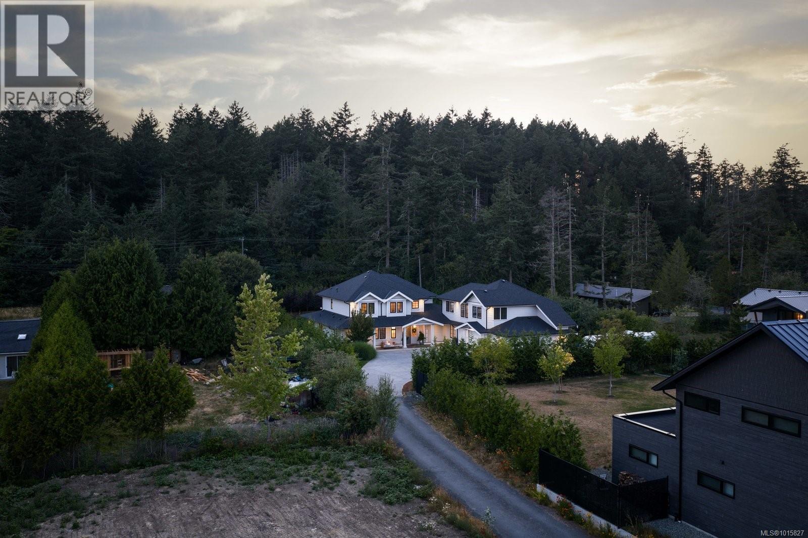  10730 Bayfield Road, North Saanich