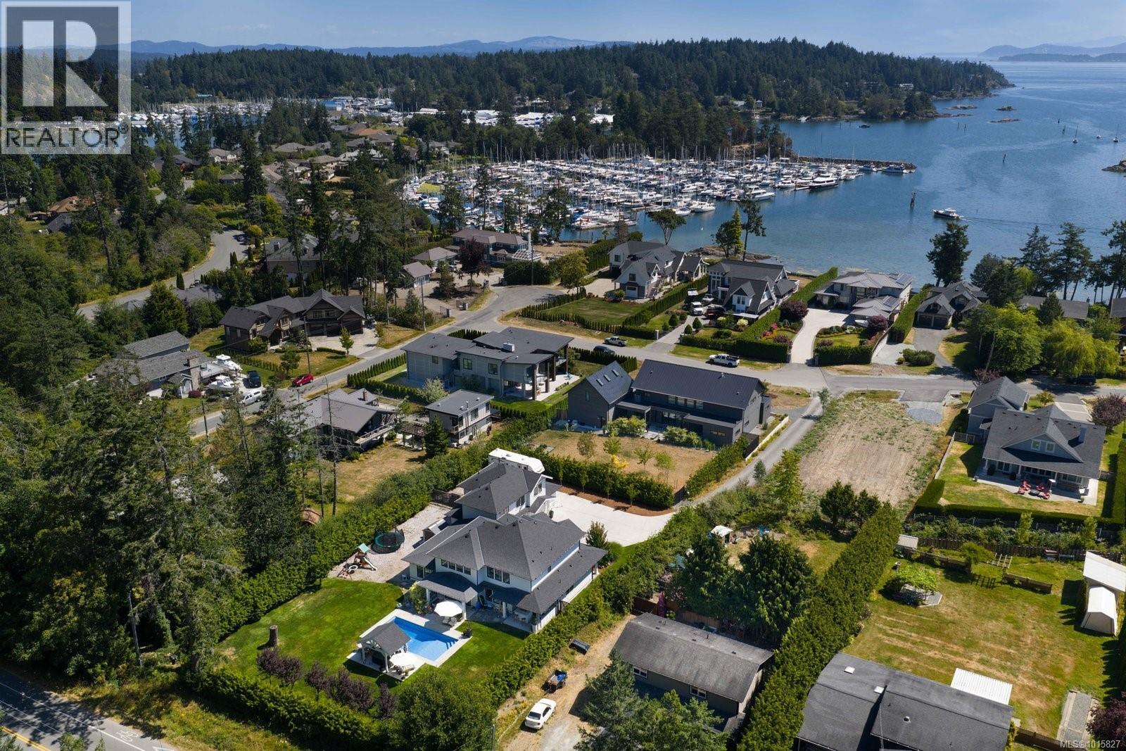 10730 Bayfield Road, North Saanich
