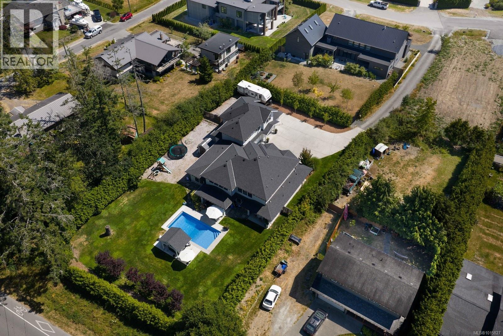  10730 Bayfield Road, North Saanich