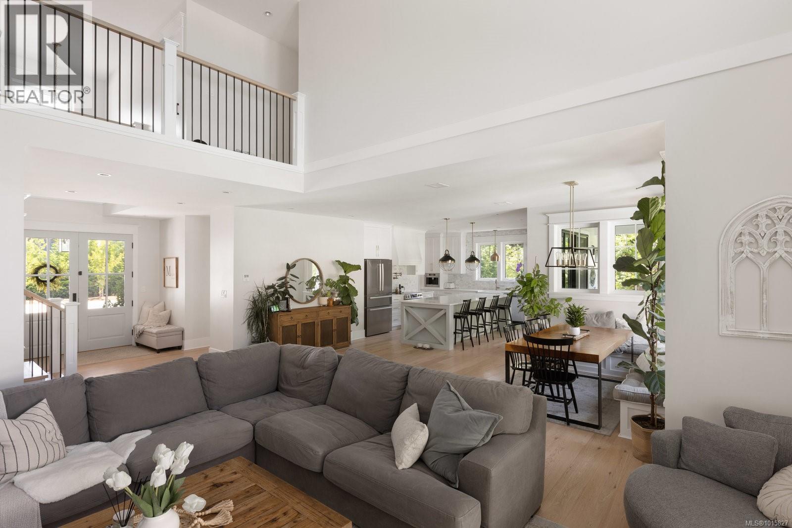  10730 Bayfield Road, North Saanich