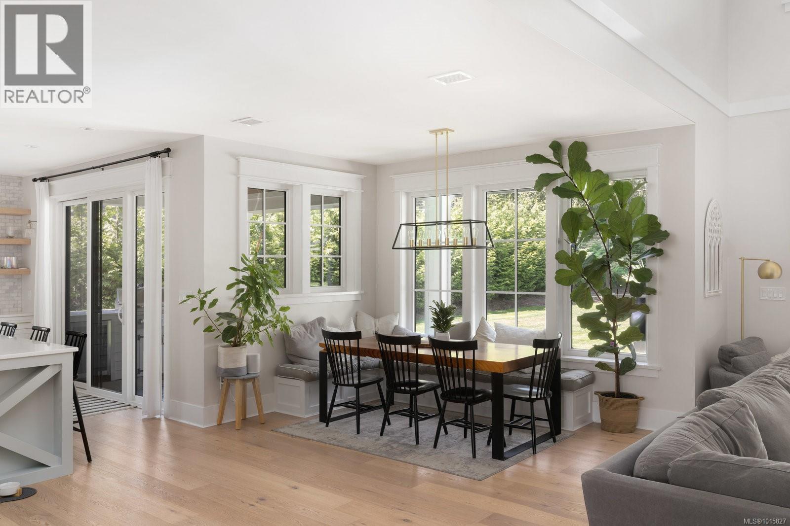  10730 Bayfield Road, North Saanich