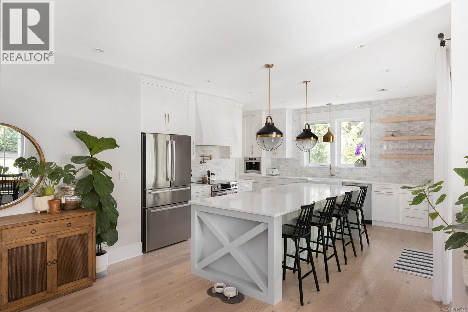  10730 Bayfield Road, North Saanich