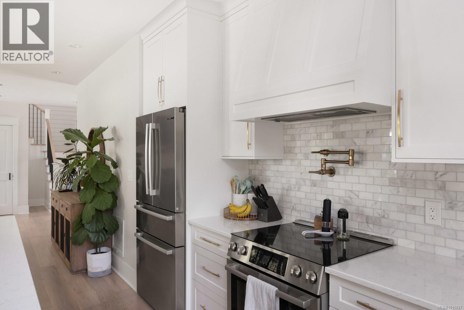  10730 Bayfield Road, North Saanich