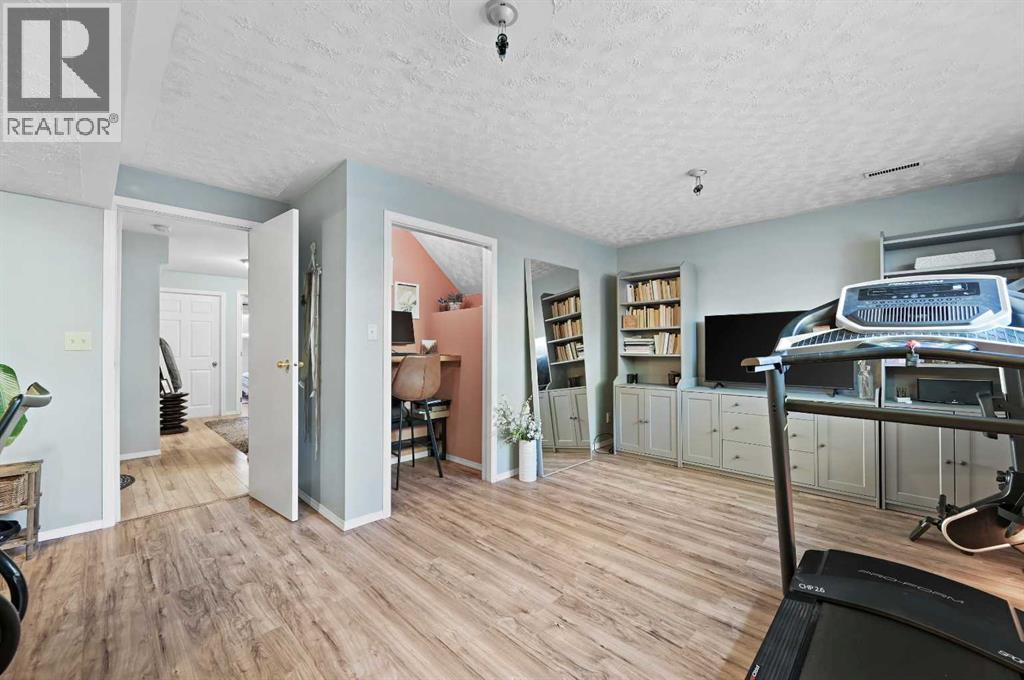 Single Family House Bi-level for Sale in  Berwick Rise NW Beddington Heights Calgary 