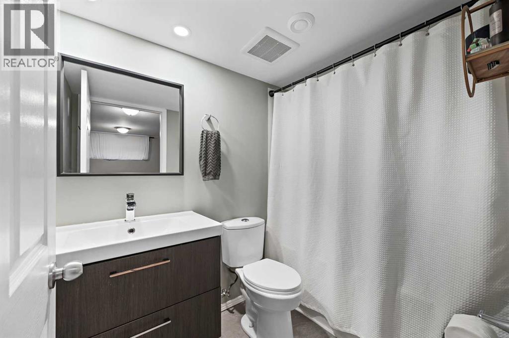 Single Family House Bi-level for Sale in  Berwick Rise NW Beddington Heights Calgary 
