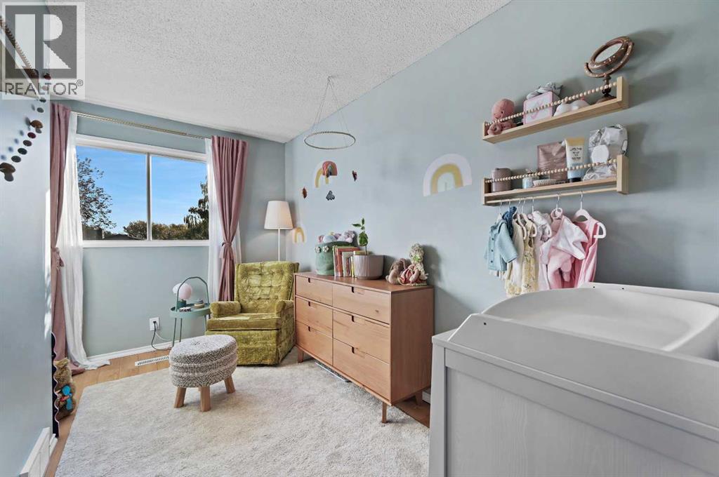 Single Family House Bi-level for Sale in  Berwick Rise NW Beddington Heights Calgary 
