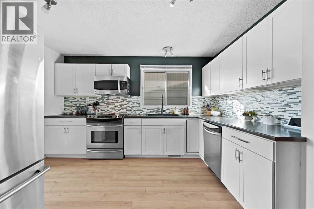 Single Family House Bi-level for Sale in  Berwick Rise NW Beddington Heights Calgary 
