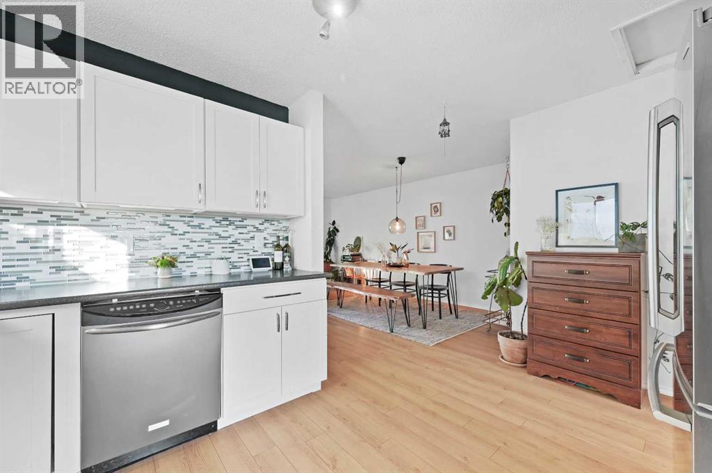 Single Family House Bi-level for Sale in  Berwick Rise NW Beddington Heights Calgary 