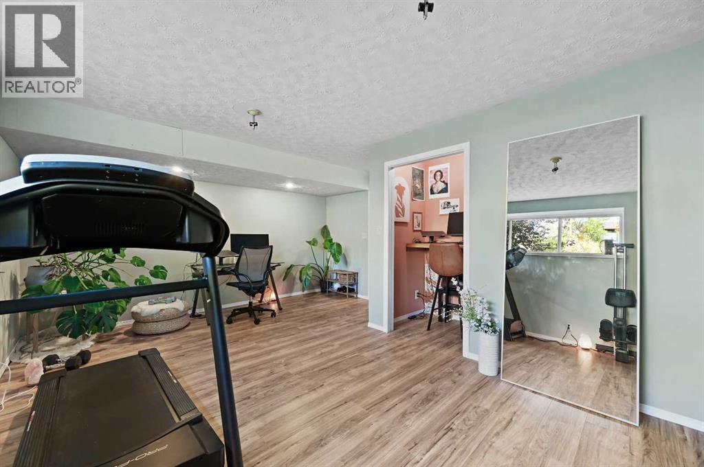 Single Family House Bi-level for Sale in  Berwick Rise NW Beddington Heights Calgary 