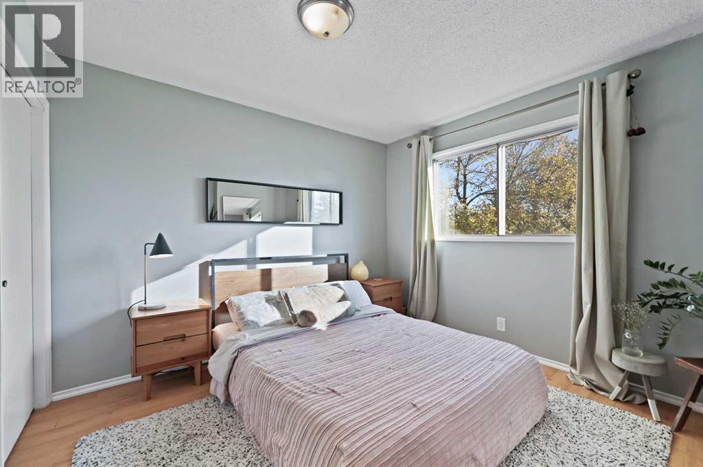 Single Family House Bi-level for Sale in  Berwick Rise NW Beddington Heights Calgary 