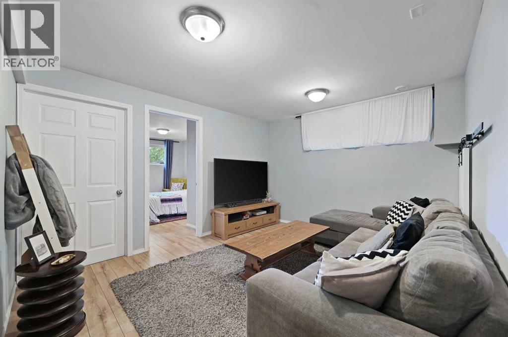 Single Family House Bi-level for Sale in  Berwick Rise NW Beddington Heights Calgary 