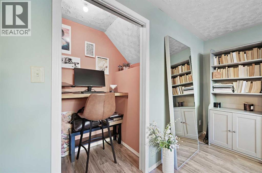 Single Family House Bi-level for Sale in  Berwick Rise NW Beddington Heights Calgary 