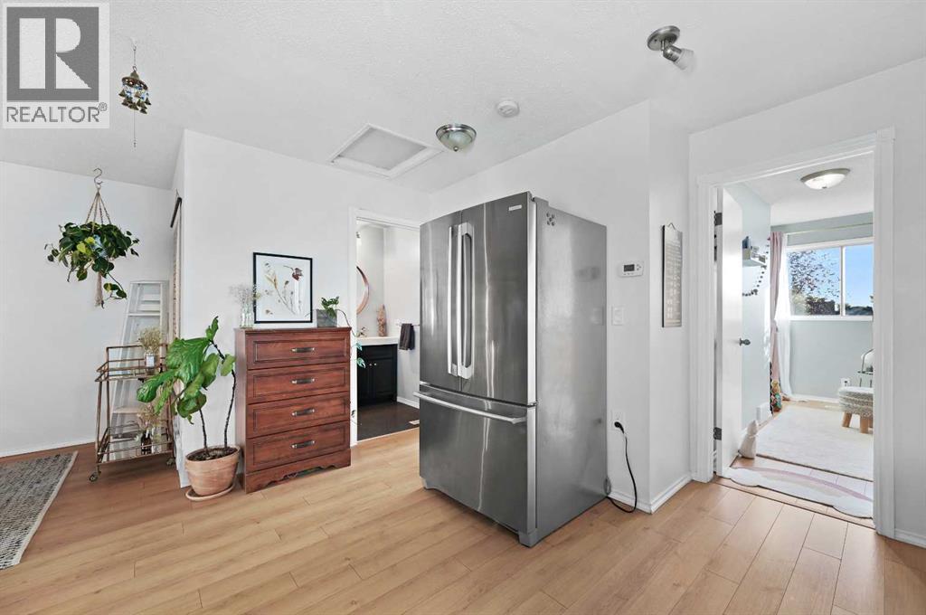 Single Family House Bi-level for Sale in  Berwick Rise NW Beddington Heights Calgary 