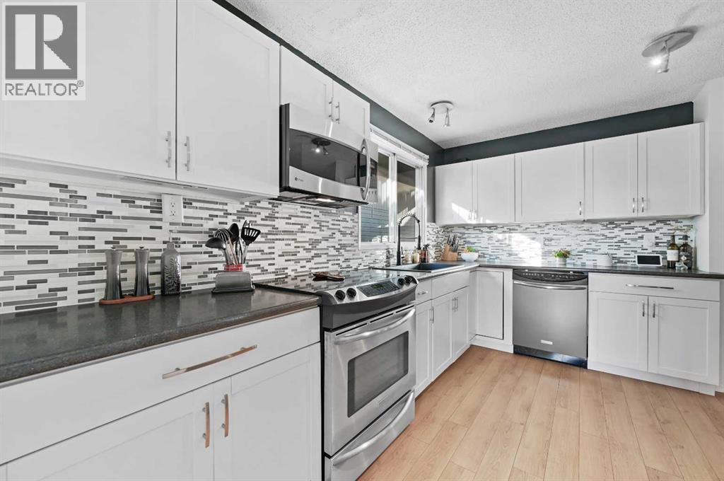 Single Family House Bi-level for Sale in  Berwick Rise NW Beddington Heights Calgary 